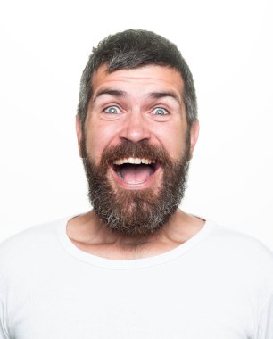 Mutlu adam gülen surat. Gülümseyen sakallı adam. Olumlu insan yüz ifadeleri ve duyguları.