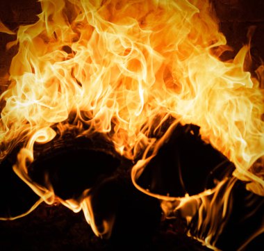 Şömine. Ateş dokusu. Alevli arka plan. Yanan odun. Sıcak ateş.