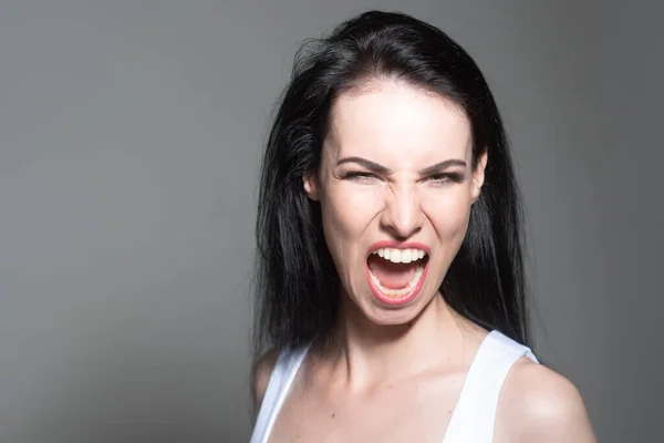 Screaming woman. Emotional portrait. Face expression. Human emotions. Shout. Isolated. — Stock Photo, Image