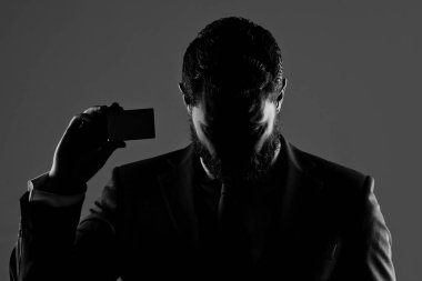 Kartvizitten para çal. Kredi kartı hırsızlığı. Kredi kartlı hackerlar. Kredi kartı sahiplerinden izinsiz ödemeler. Hackerların içinde.