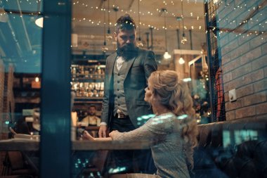 Birbirine aşık çiftlerin restoranında buluşacağız. Romantik ilişkilerde aile randevusu.