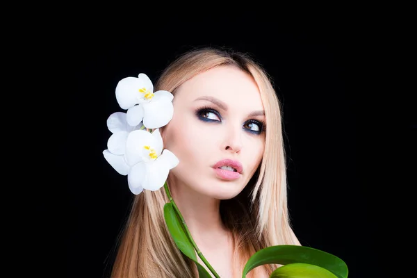 Producto cosmético para maquillaje. Belleza natural de primavera. Flores de orquídea. — Foto de Stock