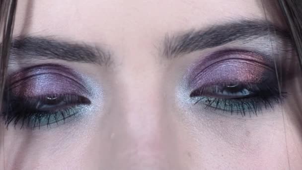 Makeup eyes close up. Eyeshadow make up for eyes. Fashion Eye Shadow. — Stock Video