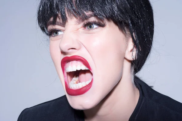 Woman with open Screaming mouth. Angry female concept. Girl scream on grey background. — Stock Photo, Image