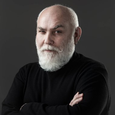 Yaşlı, yaşlı, olgun bir adam..