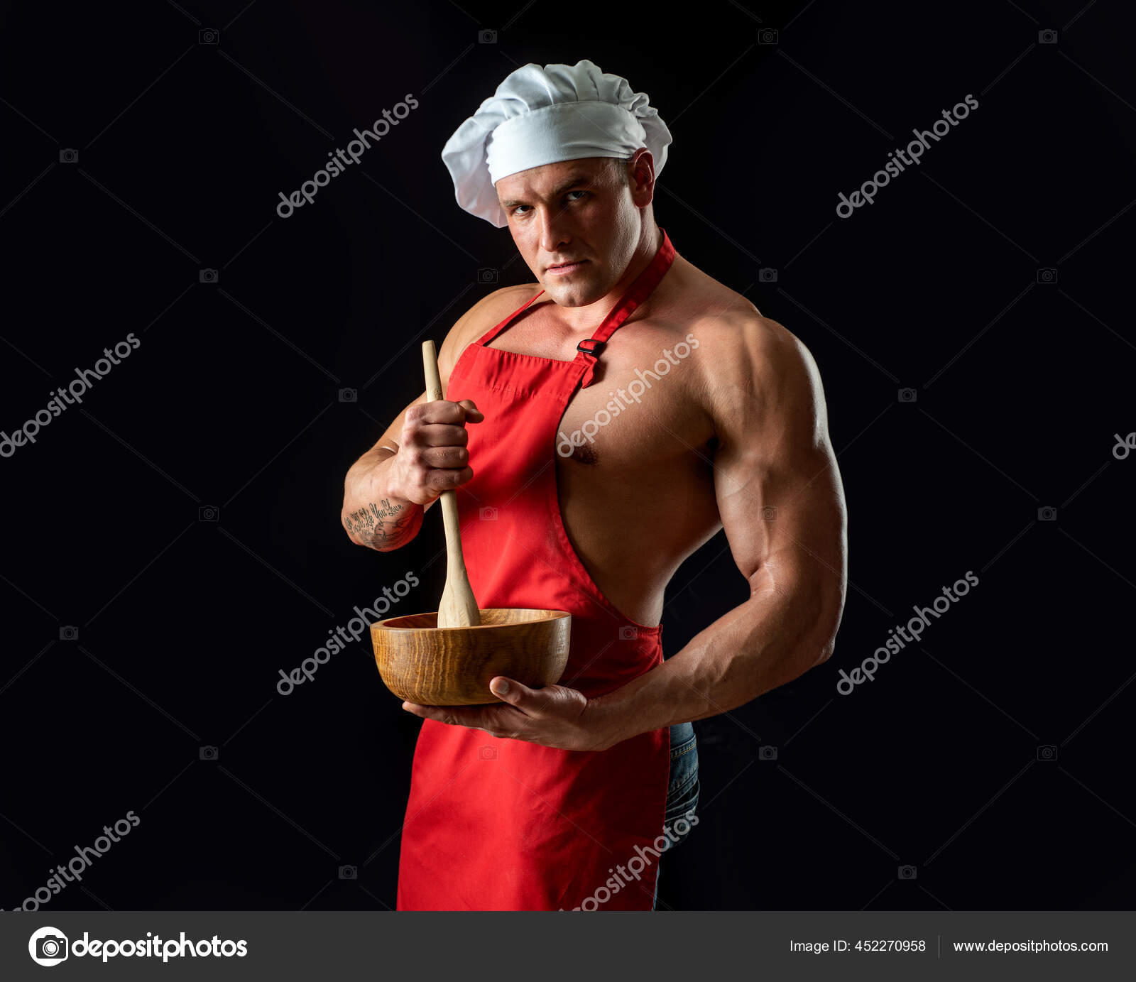 Homme beau chef nu porter tablier et chapeau. Chef musclé sexy