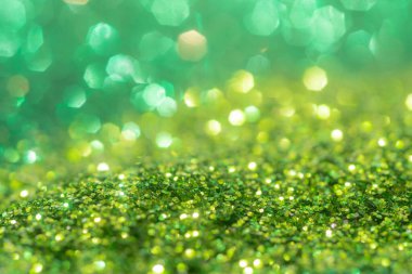 Bahar ışıltısı arka planı. Yeşil renkli ışıltılar. Soyut reklamcılık.