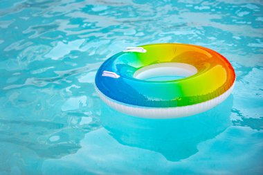 Tasarruf ve yardım kavramı. Cankurtaran şamandırasını kurtarın. Hayat kurtar..