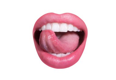 Ağzını doğal dudaklarla ve beyaz, temiz, sağlıklı dişlerle aç. Dil yalamak. Diş Konsepti