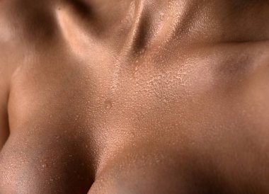 Göğüs kanseri. Göğüs hastalığı. Artırılmış plastik cerrahi. Çıplak kadın göğsü.