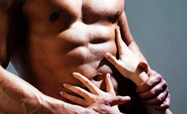 Şehvetli dokunuşlar. Tutkulu çiftin romantik anı. Güzel, erotik, çıplak çift..