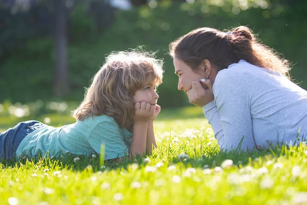 Happy young family spending time together outside in green nature. — Stock Photo, Image