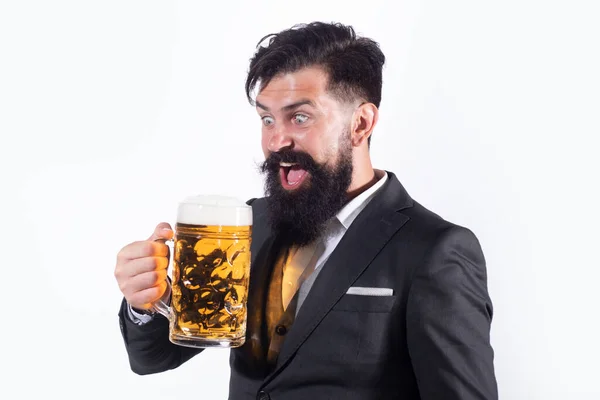 Craft beer. Funny man with glass of beer. Degustation and tasting. — Stock Photo, Image