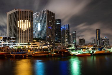 Bayside Miami Şehir Merkezi MacArthur Geçidi, Venedik Geçidi 'nden. Miami.