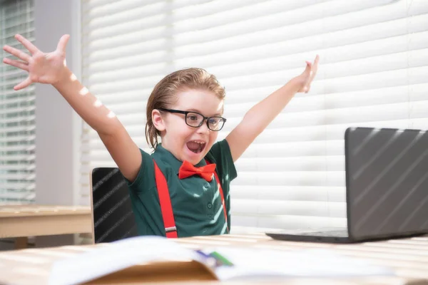 Online remote learning. Excited school kids with computer having video conference chat with teacher in class. Child studying at home. Homeschooling concept. — Stock Photo, Image