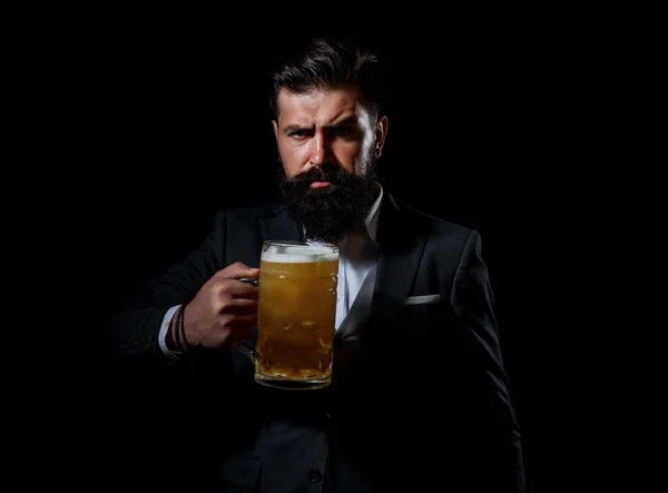 Elegant man drinking beer. Happy brewer holding glass with beer. — Stock Photo, Image