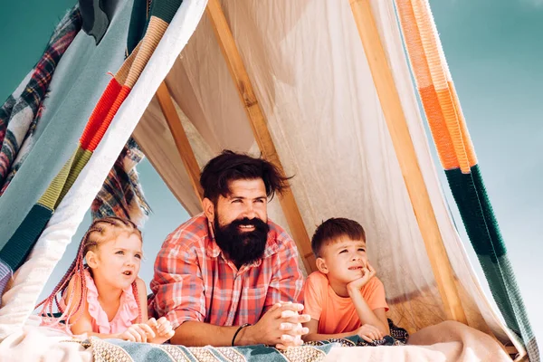 Happy father with children camping. Fathers day. Outdoor vacation concept. — Stock Photo, Image