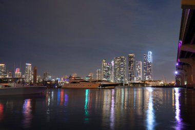 Miami City silueti. ABD şehir merkezi gökdelenler manzarası.