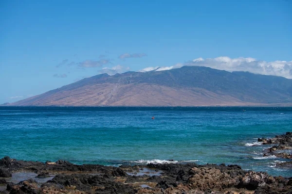Пляж на острове Мауи на Гавайях. — стоковое фото
