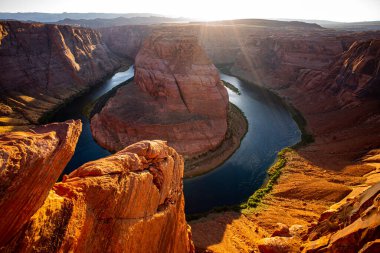 Page yakınlarındaki Colorado Nehri 'ndeki Horseshoe Bend' in güzel manzarası. Grand Canyon 'daki Horseshoe Bend' de. Horse Shoe Bend, Colorado Nehri.