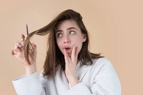 Sad woman having her hair cut with scissors. Beautiful woman in panic because of hair loss. Woman with hair loss problem. — Stok fotoğraf