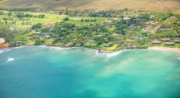 Szeroka panorama plaży na Hawajach, widok z powietrza na ocean na zachodnim wybrzeżu Maui, Hawaje. — Zdjęcie stockowe