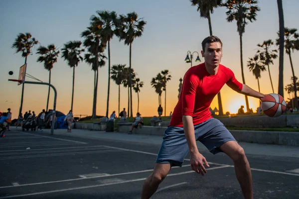 Basketball player dribbling the ball between his legs. — Stok fotoğraf