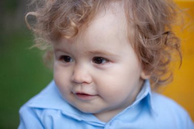 Çocuk portresi, şirin bir bebeğin kafasını kapat..