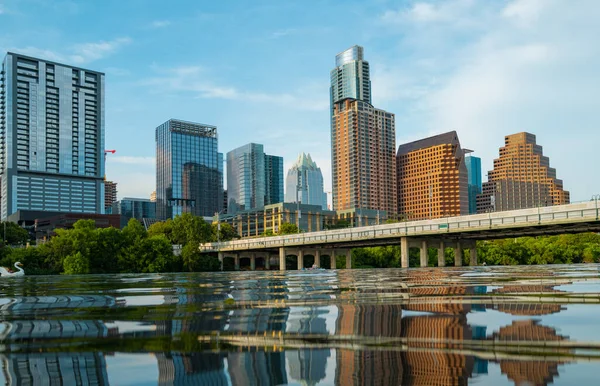 Austin, Texas skyline del centro. Austin mañana rosa colorida ciudad. — Foto de Stock