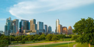 Austin Teksas Parkı, şehir merkezinin ufuk çizgisi. ABD şehri.