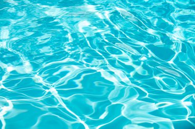 Yüzme havuzunda su, yüksek çözünürlüklü arka plan. Dalga soyut veya dalgalı su dokusu.