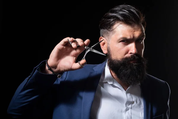 Serious bearded man, portrait of man with long beard and moustache. Barber scissors for barber shop. Vintage barbershop, shaving. Brutal serious male with modern hairstyle on black. — Stock Photo, Image