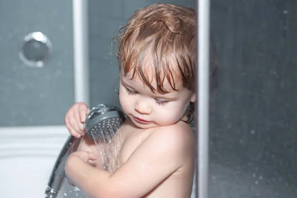 Child bathing in bathroom. Happy funny baby bathed in the bath. — Stockfoto