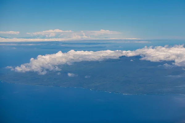 ハワイ島の上の海岸からの空中パノラママウイ島. — ストック写真