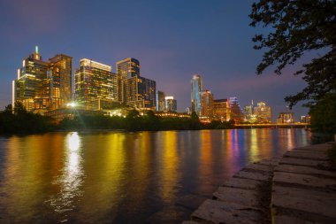 Günbatımında Teksas, Austin 'den Skyline' a. Gece batımı şehri.