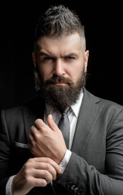 İş yapmaya hazırım. İş adamı finans analizi yapar. Finans piyasası analisti çalışıyor. Güç adamı ve iş adamı. Ciddi iş adamı..