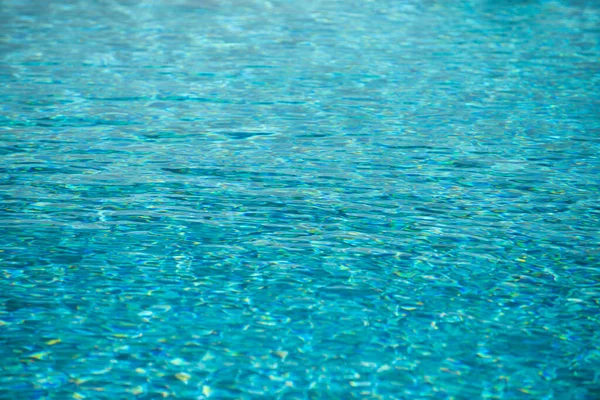 Bazén vody pozadí, modrá vlna abstraktní nebo zvlněné vody textury pozadí. — Stock fotografie