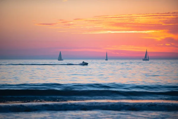 Nature landscape, scenery of sea beach. Sunset, summer vacation. — Stock Photo, Image