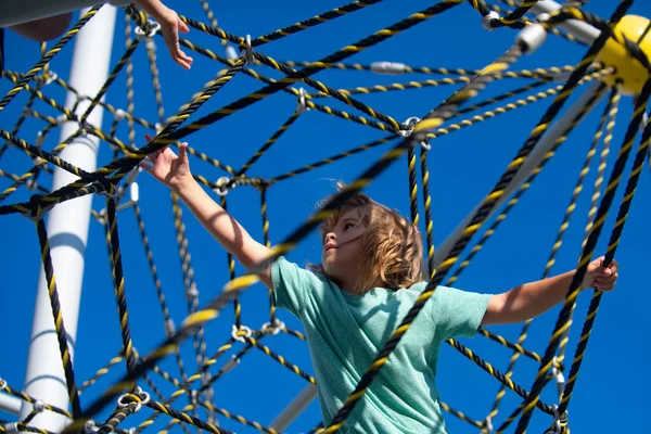 Kid climbing on the net. Kids sport. — Stock Photo, Image