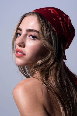 Seksi güzel kız, şehvetli genç kadın. Moda ve güzel kadın yüzü.