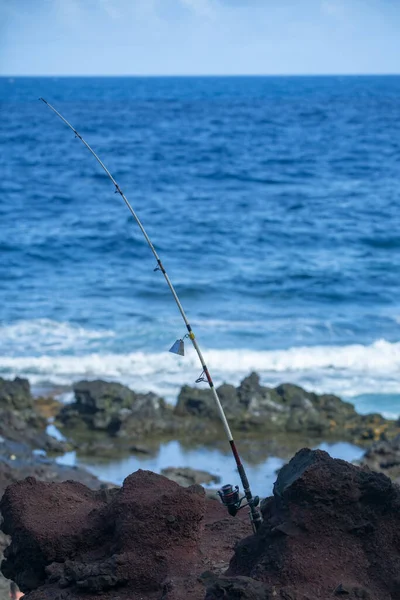 Ver profundamente la pesca en el mar bech. Caña de pescar. — Foto de Stock