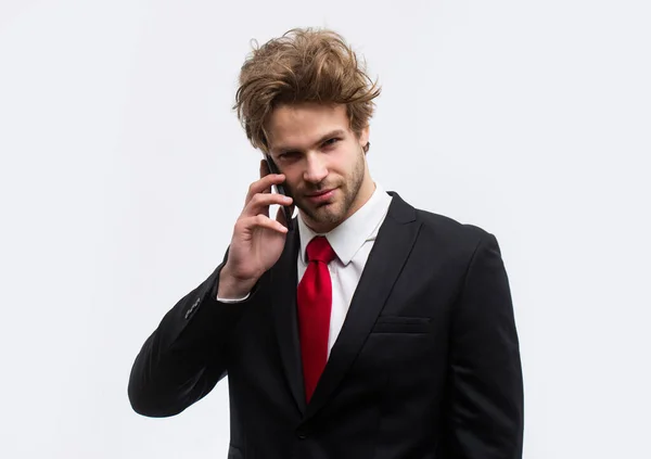 Портрет людини, що розмовляє по телефону ізольовано . — стокове фото