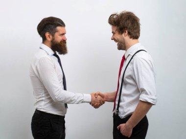 Takımımıza hoş geldin. İş toplantısı el sıkışıyor..