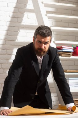 Masada çalışan öğretmen. Öğretmen, profesör, akıl hocası..