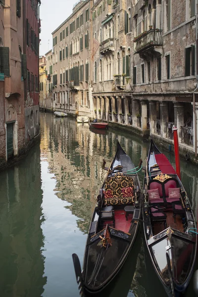 Venetian gondolas at canal, Venice, Italy — Stock Photo, Image