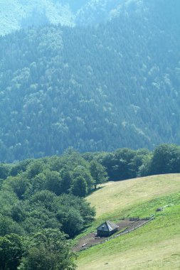 Bir kuş bakışı ile bir yamaca evi