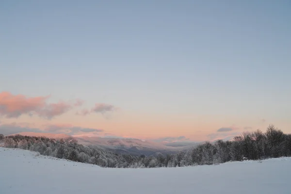 Winterlandschaft. Sonnenuntergang. — Stockfoto