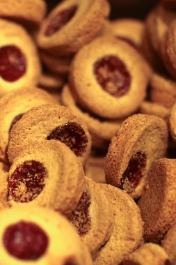 Noel için reçelli kurabiye