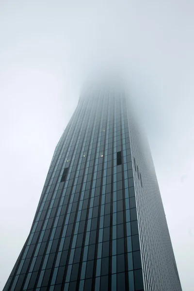 Donaustadt wien dc-turm im nebel — Stockfoto