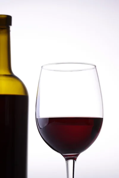 Garrafa de vinho e vidro — Fotografia de Stock
